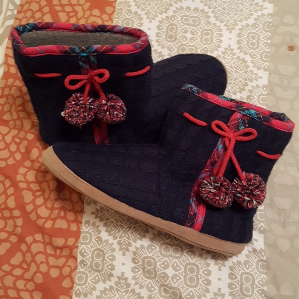 Womens XL size 9.5 to 10.5 Isotoner Slippers
